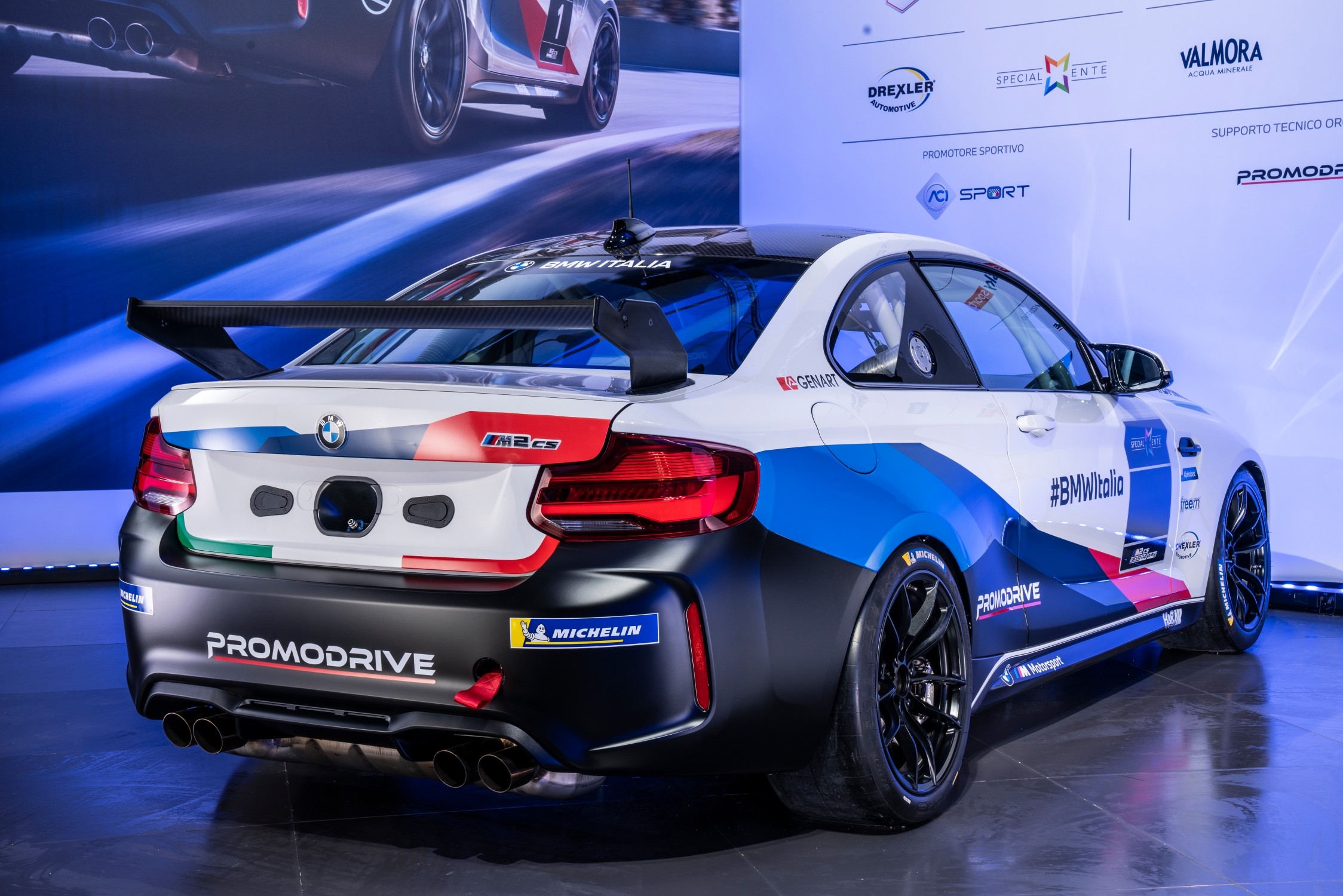 Bmw m2 cs racing