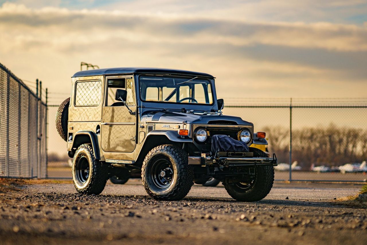 La Toyota Land Cruiser FJ40 restaurata da Legacy Overland