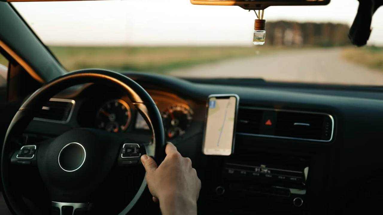 Comer en el coche es posible y no arriesgas nada: aquí tienes la solución definitiva