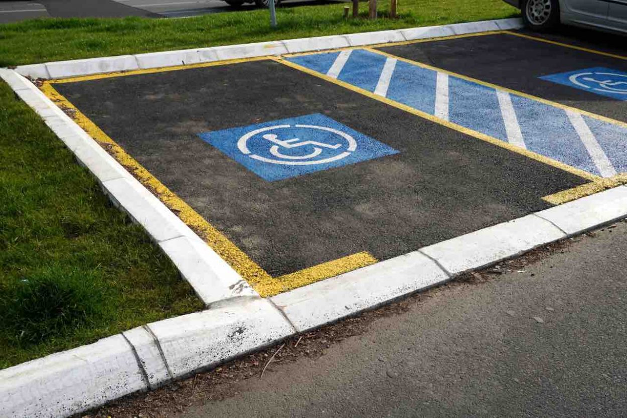 Parcheggio disabili - fonte_depositphotos - targetmotori.com
