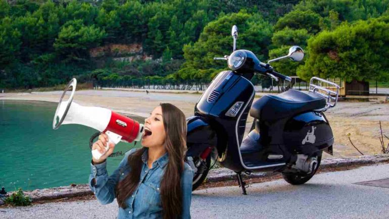 Moto e scooter in autostrada